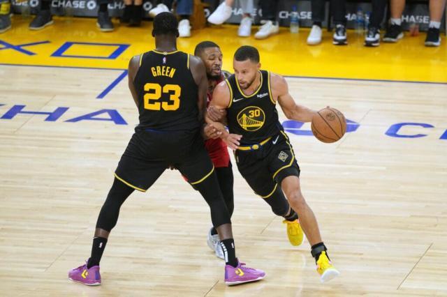 开云体育下载APP-【现场】与球迷相互依偎 坚固纽带让勇士继续高歌